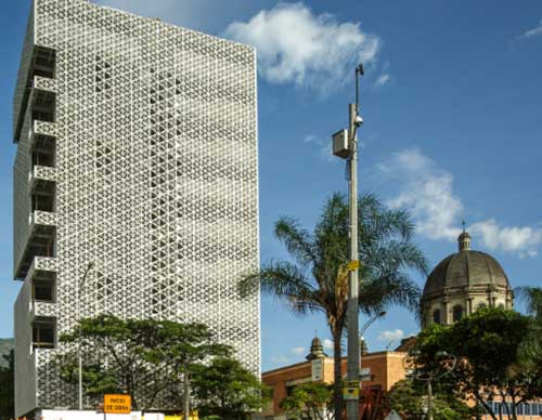 Commercial high-rise building with an automatic sprinkler system